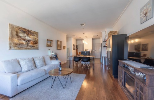 Hackensack River Waterfront Apartment | Master King plus 2 Queens by NYC & onsite gym