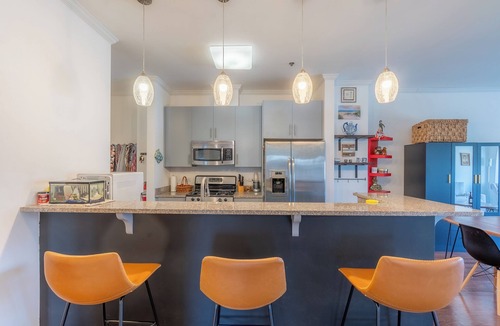 Hackensack River Waterfront Apartment | Master King plus 2 Queens by NYC & onsite gym
