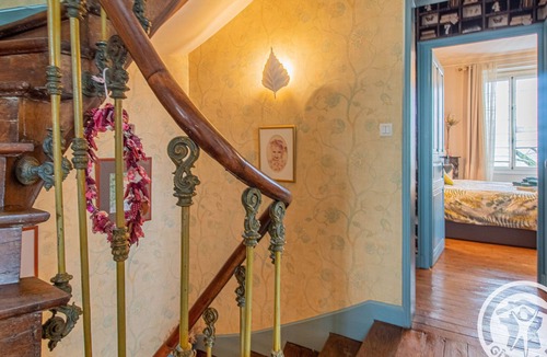 Faye-d'Anjou Bed & Breakfast | Master's House with Pool in Anjou's Wine Route