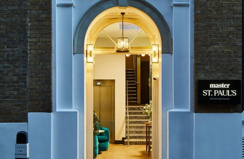The City of London Apartment | master St. Paul's