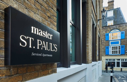 The City of London Apartment | master St. Paul's