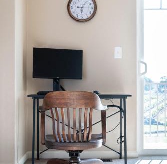 Shenandoah Valley House | Master Suite Fraser Family Vineyard Stay in Amador