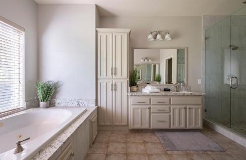 Shenandoah Valley House | Master Suite Fraser Family Vineyard Stay in Amador