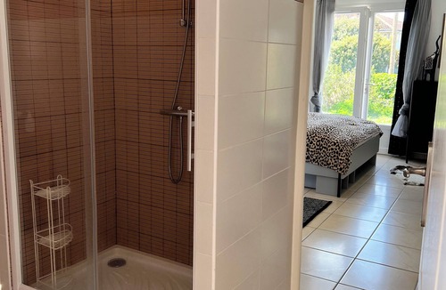 Gaillac Apartment | Master suite in single-storey house with terrace