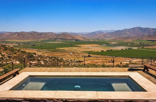 Valle de Guadalupe Cabin | Master Suite - Villa Garven