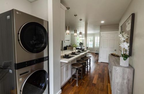 Parkland House | Master Suite with King Size Bed.