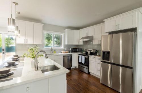 Parkland House | Master Suite with King Size Bed.