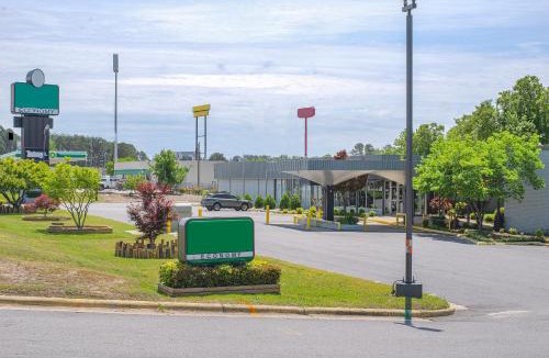 Selma Hotel | Masters Inn Selma Smithfield I-95 By OYO