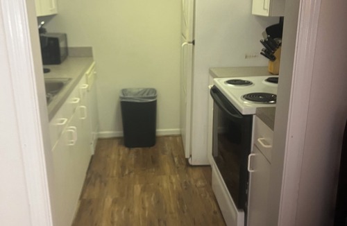 Rosewood Apartment | Masters themed 1 KING bed 1 bath apartment Columbia SC Superhost