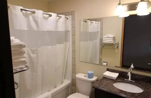 Napanee Hotel | Masterson's Motel