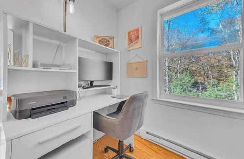 Rowland Ski Chalet | Masthope Chalet | 4 Bdrm | Firepit & Kayaks | A/C