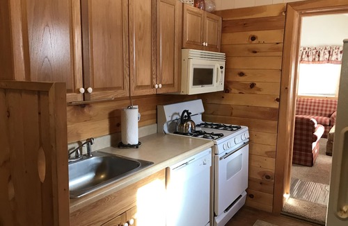 Rowland Cabin | MASTHOPE LOG CABIN Sleeps 7
