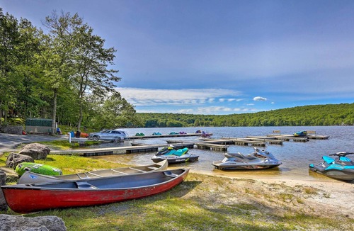 Lackawaxen Cottage | Masthope Mountain Vacation Rental w/ Hot Tub!