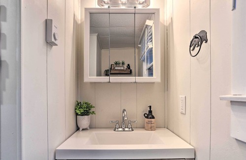 Lackawaxen Cottage | Masthope Mountain Vacation Rental w/ Hot Tub!