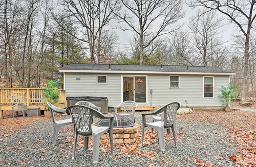 Lackawaxen Cottage | Masthope Mountain Vacation Rental w/ Hot Tub!