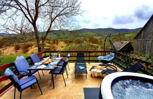 Kuterevo House | Matan House - Two Bedroom Holiday Home with Hot Tub