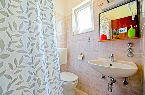 Pomena Apartment | Matana Pomena - S3 Budget Twin Room