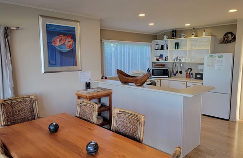 Matarangi Cottage | Matarangi Beachfront - Matarangi Holiday Home