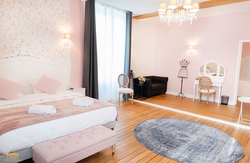 Hermival-les-Vaux Bed & Breakfast | Mathilde's room at Château d'Hermival
