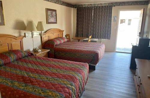 Mathis Hotel | Mathis Stay Near Local Restaurants and Lake Corpus + Parking