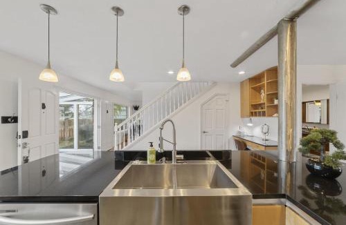 Ferndale House | Matia Sandy Point Neptune Beach Private Dock