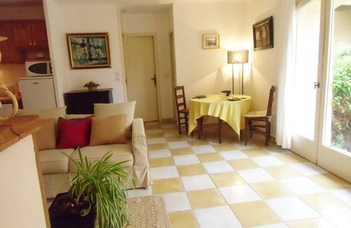 Tourbes Apartment | MATINES-A FRENCH WAY OF LIVING - BREAKFAST IN THE GARDEN, WINE around the Pool