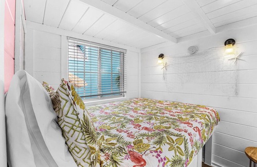 Matlacha Bed & Breakfast | Matlacha Tiny Village - Flamingo