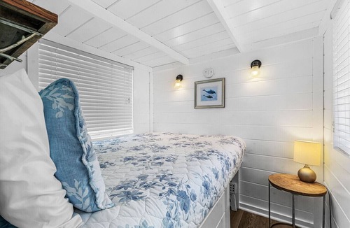 Matlacha Bed & Breakfast | Matlacha Tiny Village - Dolphin