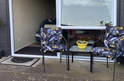 Tauranga Apartment | Matua 2 bedroom private & secure unit.