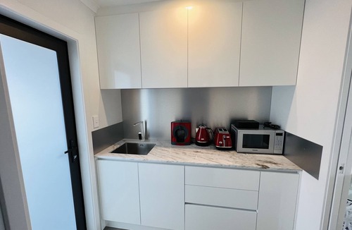 Henderson Apartment | Matuhi Deluxe studio with kitchenette