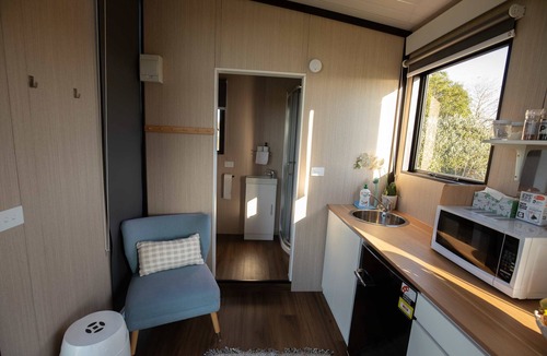 Cambridge House | Maungakawa Hill by Tiny Away