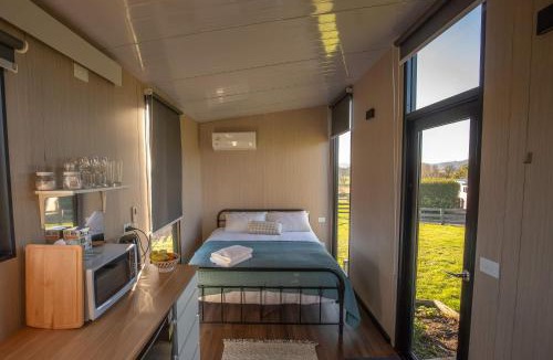 Cambridge House | Maungakawa Hill by Tiny Away