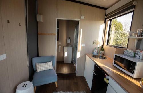 Cambridge House | Maungakawa Hill by Tiny Away