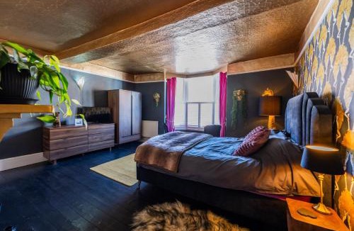 Upton upon Severn House | Maverick Rooms