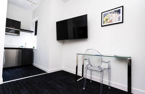 Fenway–Kenmore Apartment | Maverick Suites at 28 Fenway