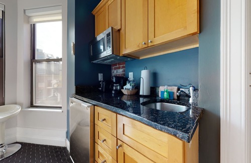 Columbus Apartment | Maverick Suites at 400 Columbus Ave