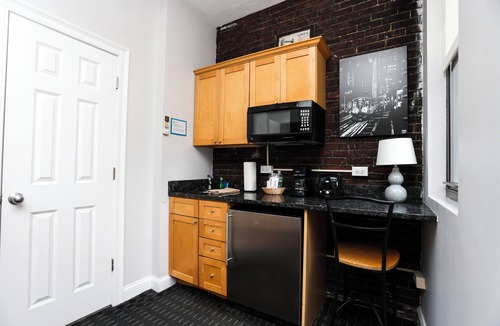 Columbus Apartment | Maverick Suites at 400 Columbus Ave