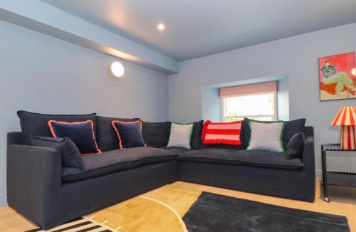 St. Agnes Apartment | Mavericks Wave