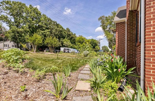 Greensboro Condo | Mawmaw Uschi's Greensboro Retreat - Private Room