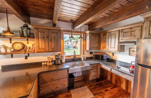 Red Bluff Estates Cabin | Max's Cabin at Tiny Timbers Resort and Spa!