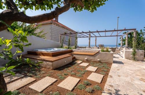 Pile Villa | Maxima Comoda luxury villa