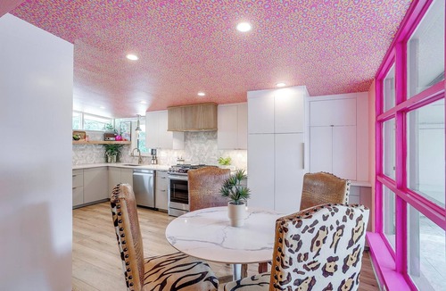 Grand Prairie House | Maximalist IG-Worthy Bachelorette Vibes w/Virtue, Saltwater Pool & Poolhouse