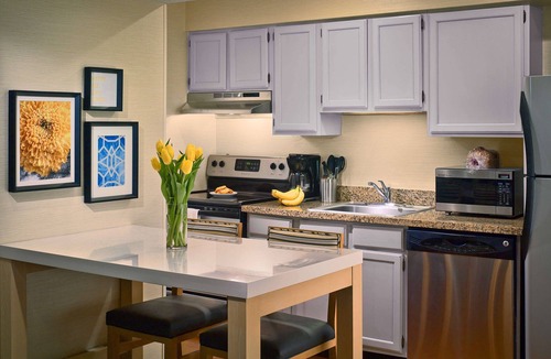 Westlake Hotel | Maximum Comfort and Style! 2 Pleasant Units, Kitchen, Free Parking