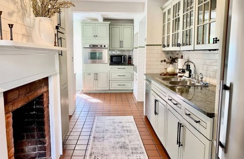 West Mystic House | Maxson House Mystic – Easy Walk to Downtown