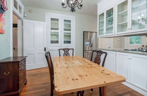 Northport House | Maxwell House- Walk to Downtown- Pool Table- 6 TVs
