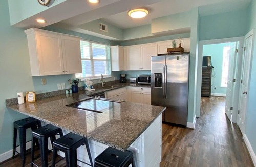 Morgantown House | May 15 - 19 Open! Adorable w/Views! Pools!