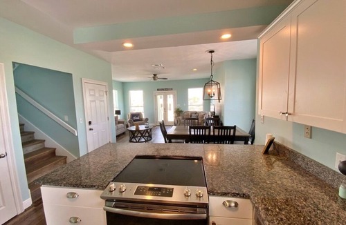 Morgantown House | May 15 - 19 Open! Adorable w/Views! Pools!