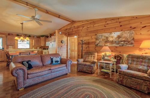 Maggie Valley Cabin | MAY 22-27 MEMORIAL WKEND MT. VIEWS, ATTACHED GARAGE FLAT PAVED PARKING, PET FEE
