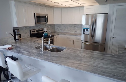 Redington Shores Condo | May 30-June 6 discount AVAILABLE! BEACHFRONT CORNER 2/2 w/Jacuzzi & Electric FP!