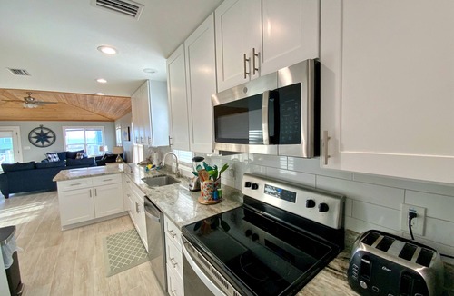 Morgantown House | May 31 - June 4 Open! Updated, Pools & Views